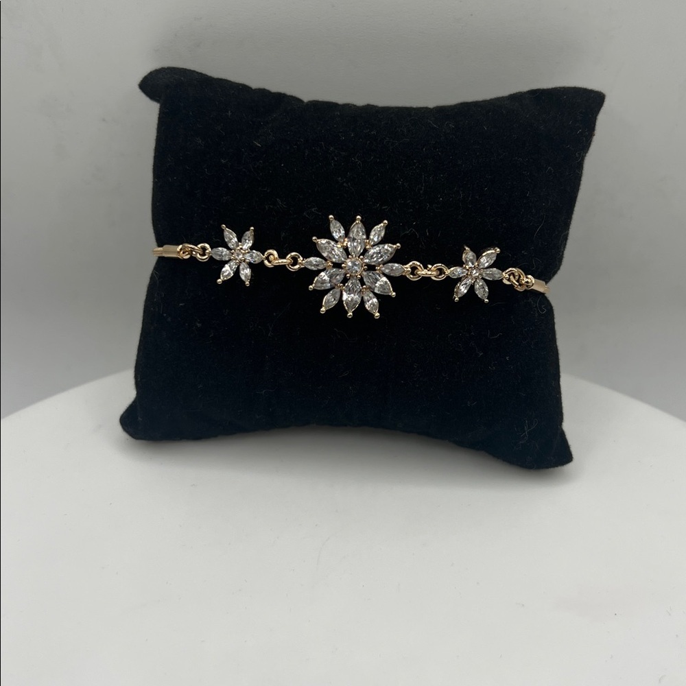 INC adjustable bracelet 5â plus 5 inches plus